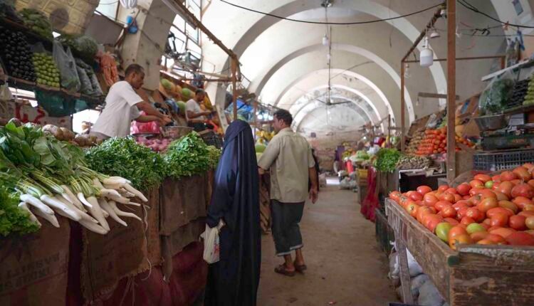 Fruit & Vegetable Market [Wide]_2