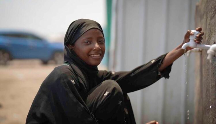 Displaced child girl