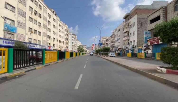 Aden main street in Almo'alla