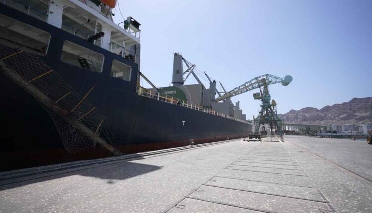 Preparing for cargo offloading [3]