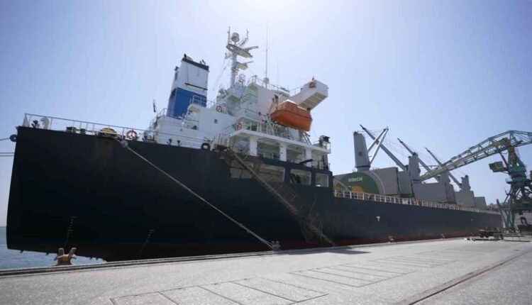 Preparing for cargo offloading [4]