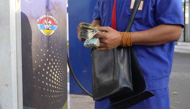 Counting money after refilling a car [4]