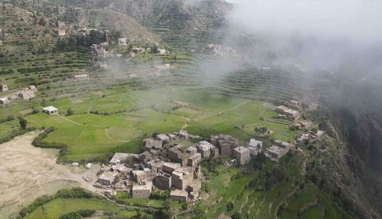 Clouds and mountains in Alturbah