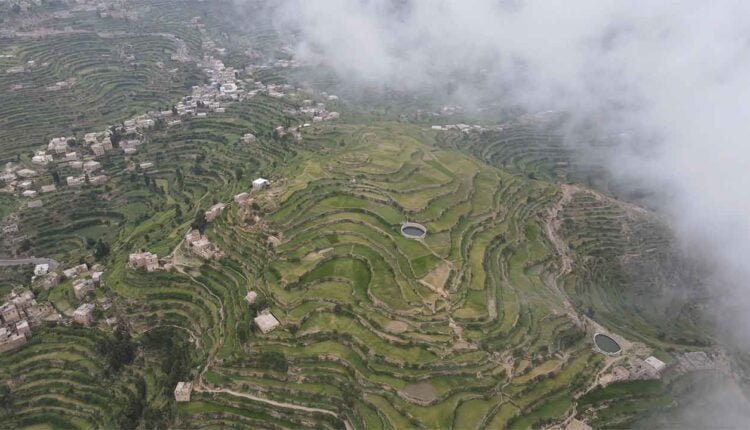 Clouds and mountains in Alturbah [2]
