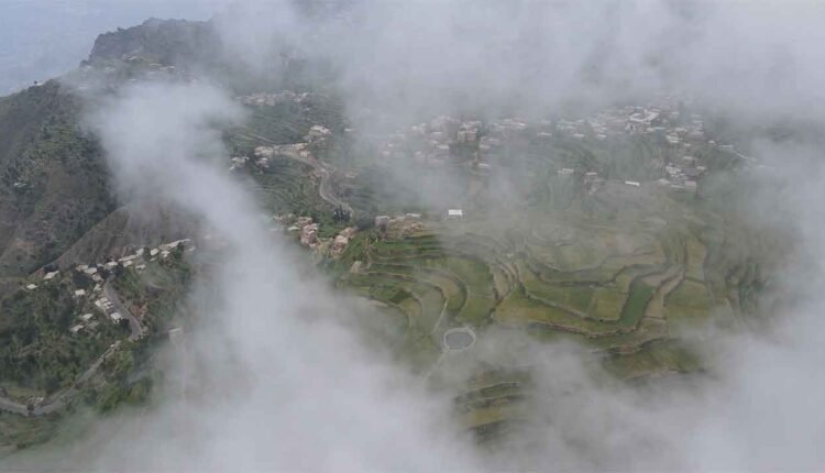 Clouds and mountains in Alturbah [3]