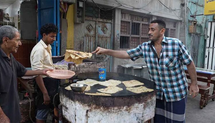 Making bread at street [4]