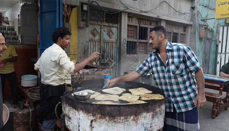 Making bread at street [5]