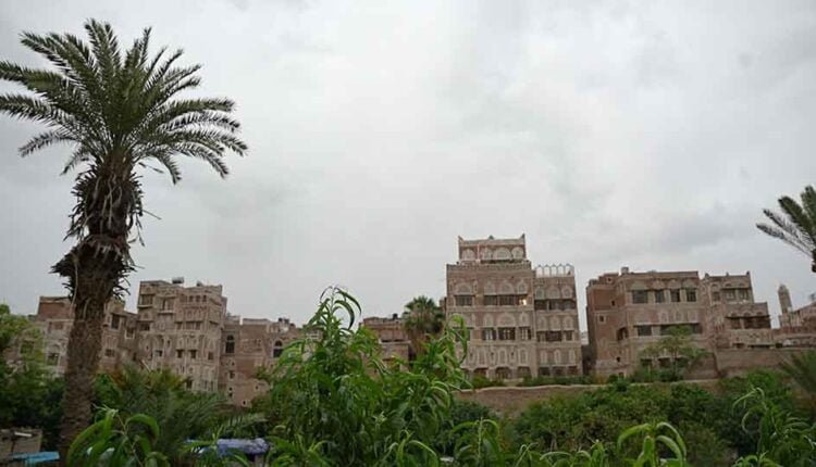 Rain upon historical houses