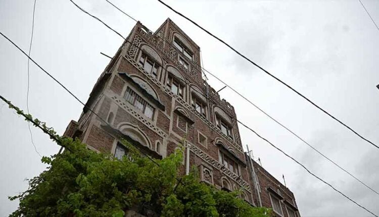 Rain upon historical houses [3]