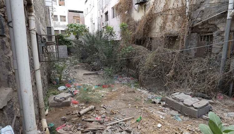 Sewage network spill and dirt [3]