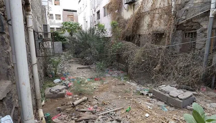 Sewage network spill and dirt [3]