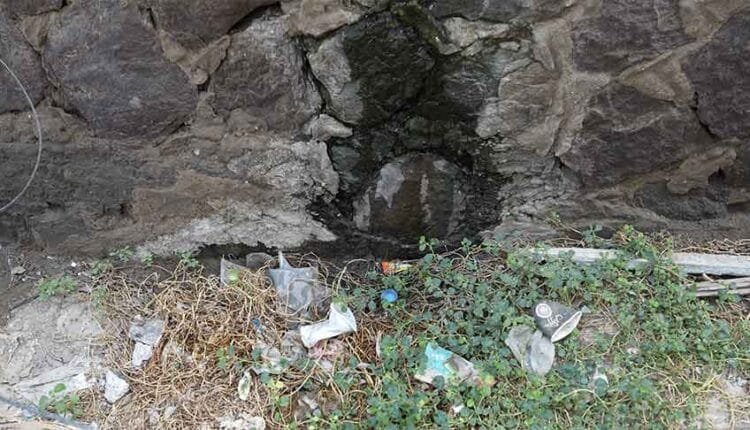 Sewage network spill and dirt [4]