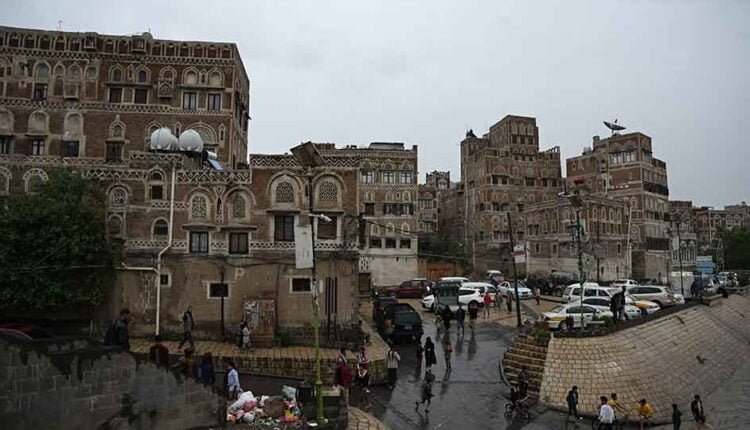 Throwing garbage on streets of old city