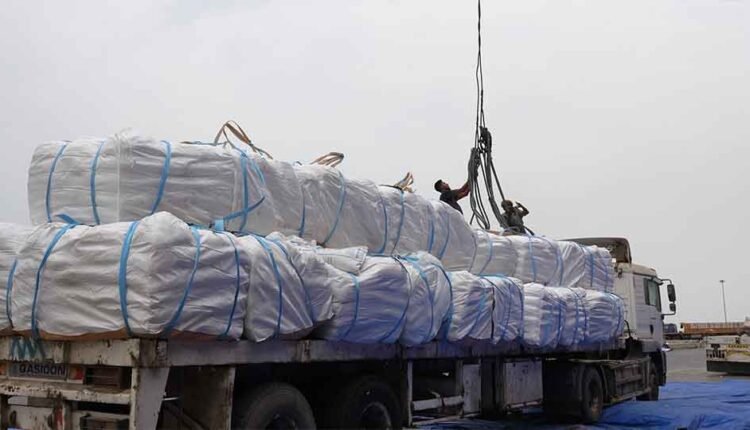 Offloading annual Korean rice aid [4]