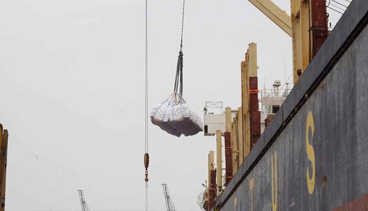 Offloading annual Korean rice aid [5]