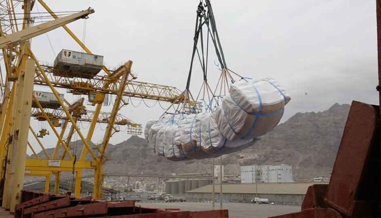 Offloading annual Korean rice aid [7]