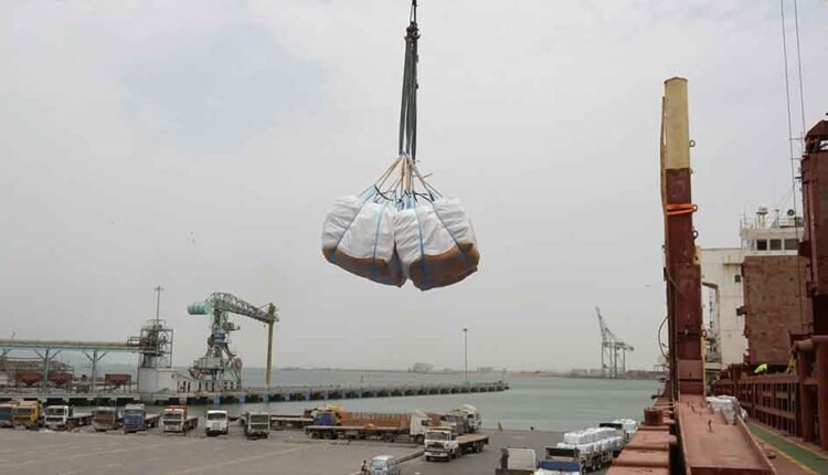 Offloading annual Korean rice aid [8]