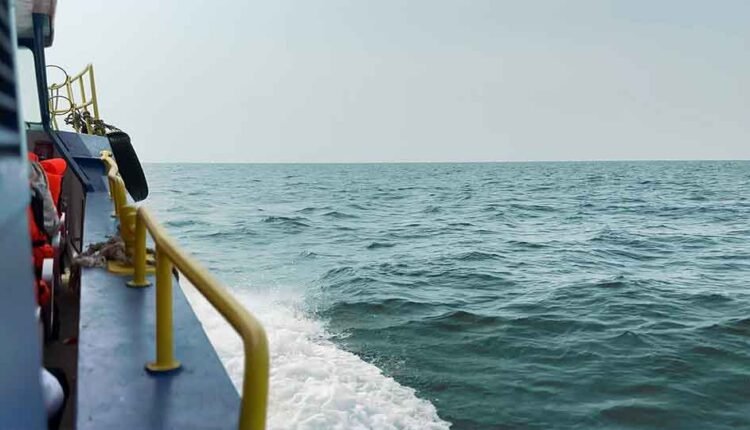 Sailing at Hudaydah sea region [7]