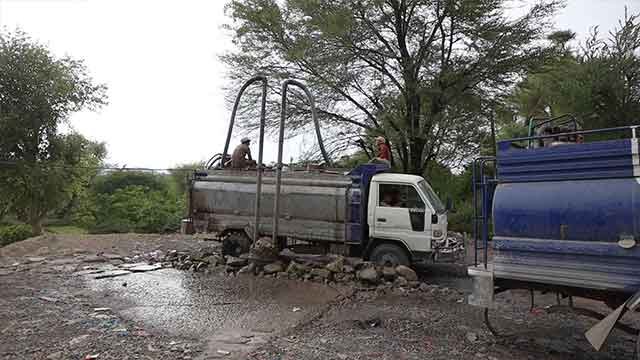 Filling up a water tank truck [8]